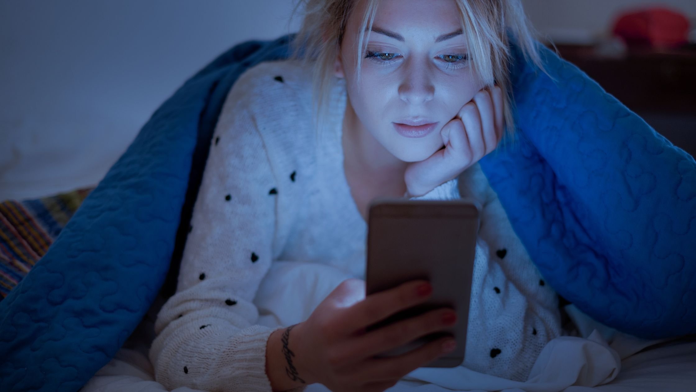 employee texting
